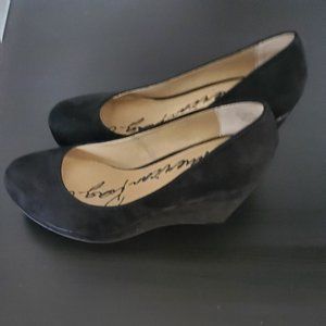 American Rag Suede Wedge 8.5 Run Large Black Wedge